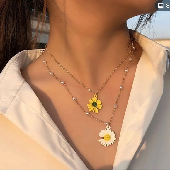 Double Layered Pearl Chain Necklace with Daisy Flowers Bohemian - Picture 5 of 8